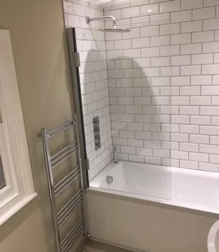 Contemporary Bathroom Modern bathroom with white metro tiles