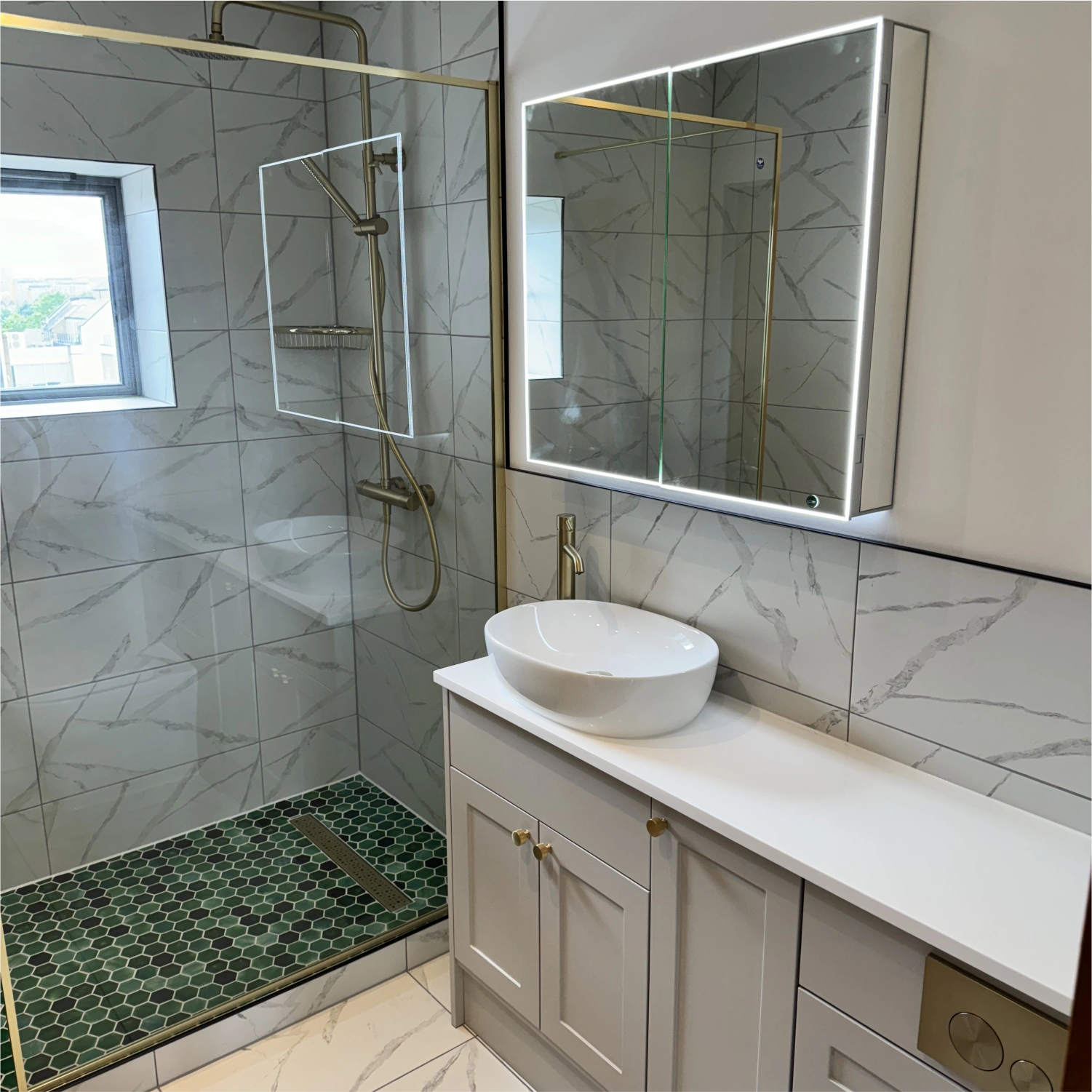marble tile bathroom